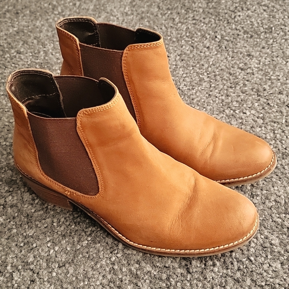 Women's Size 7 Brown Chelsea Boots